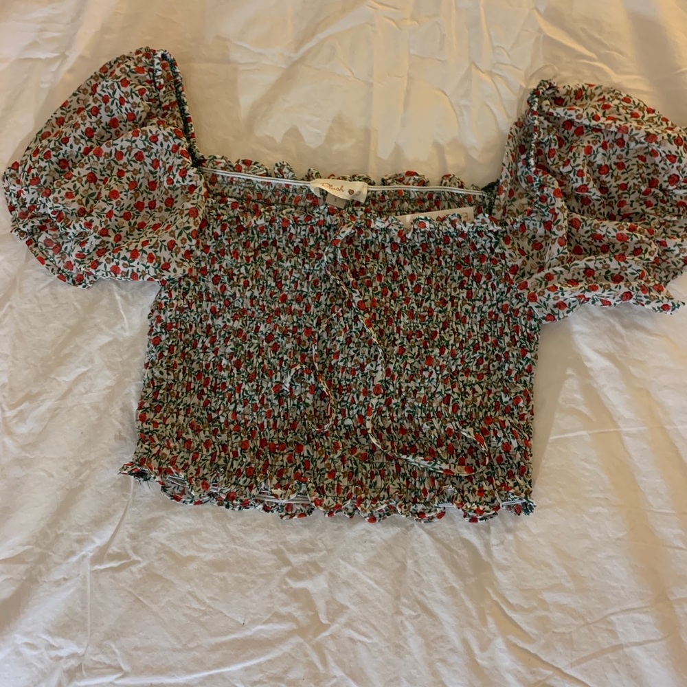 Flowery girly crop top.